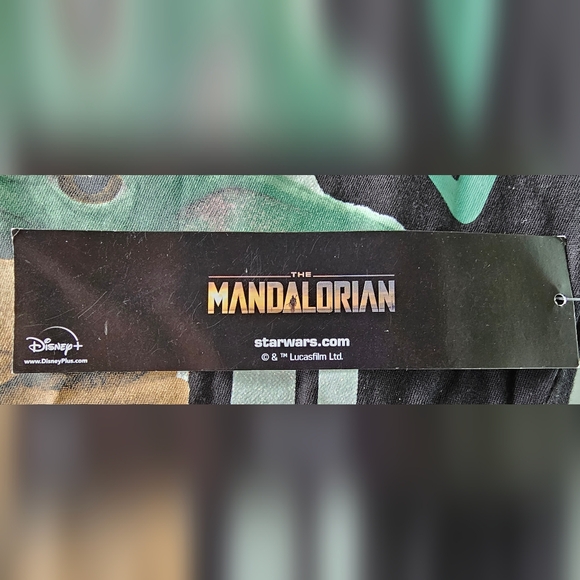 Star Wars The Mandalorian The Child Bullseye T-Shirt Black Small NWT - Picture 5 of 6